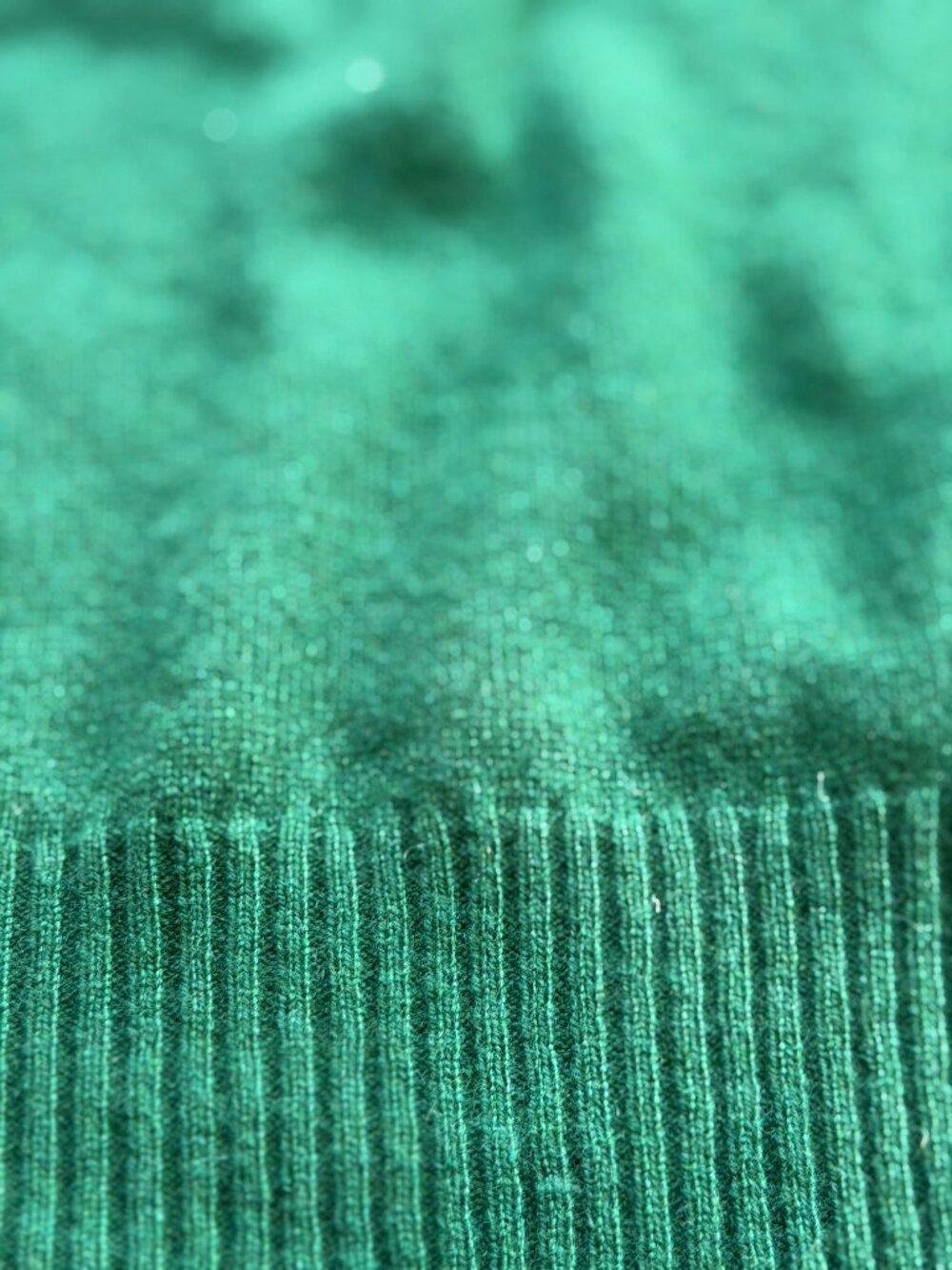 J. Crew Cashmere shrunken crewneck sweater in green, Size M - Picture 3 of 7